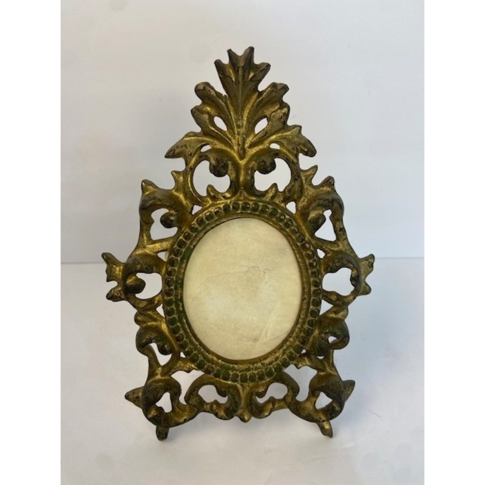 Vintage Ornate Brass Picture Frame Oval Ornate Rococo Scroll Tabletop Hong Kong